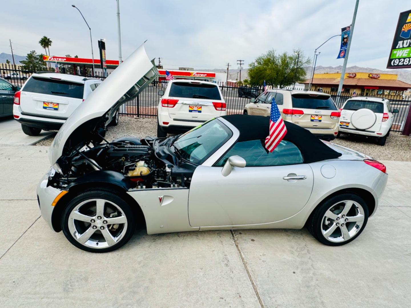 2008 Silver /black pontiac Solstice GXP Convertible with an 2.oI4 twin turbo engine, automatic transmission, located at 2190 Hwy 95, Bullhead City, AZ, 86442, (928) 704-0060, 0.000000, 0.000000 - Photo#11